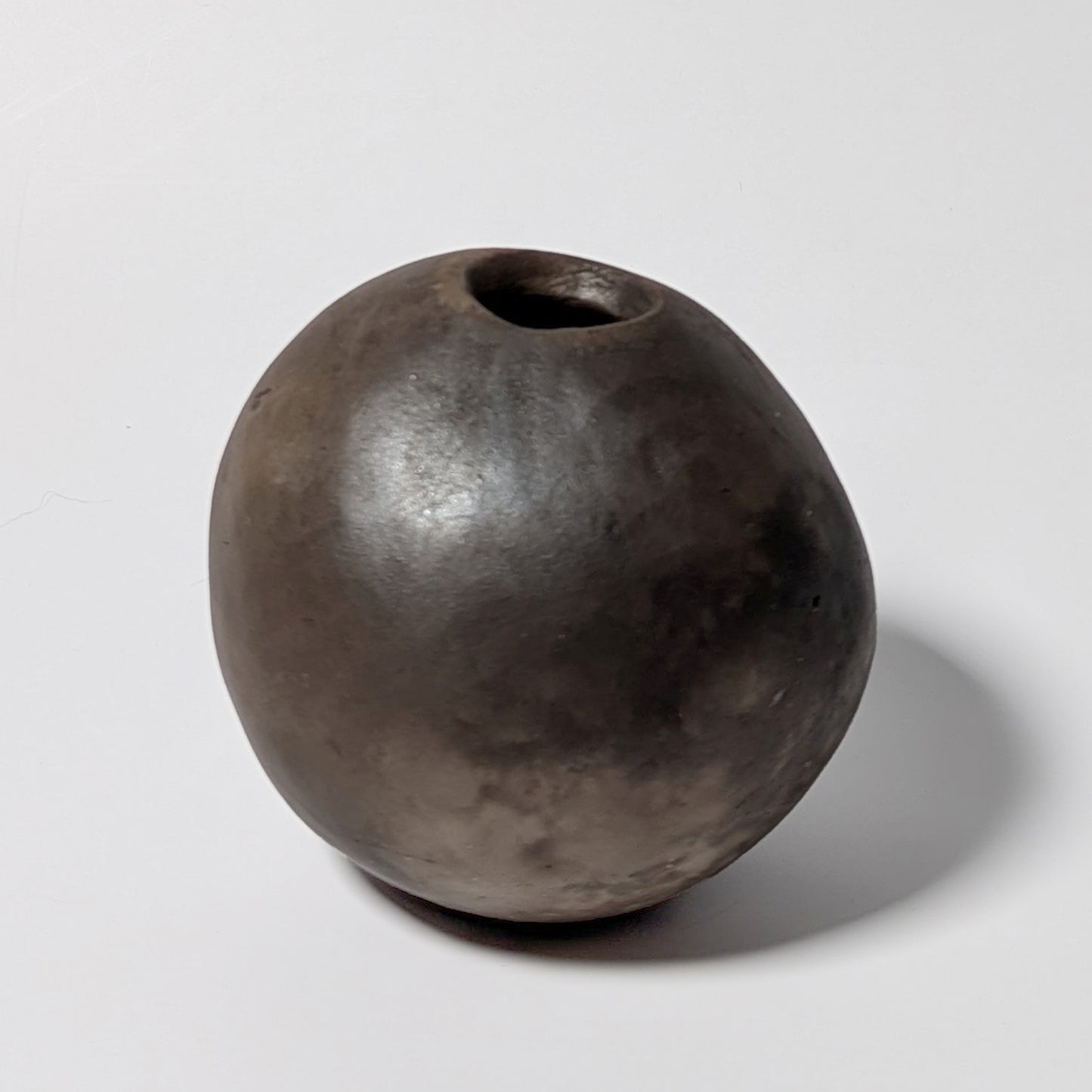 Smoke-fired White Earthenware Bud Vase