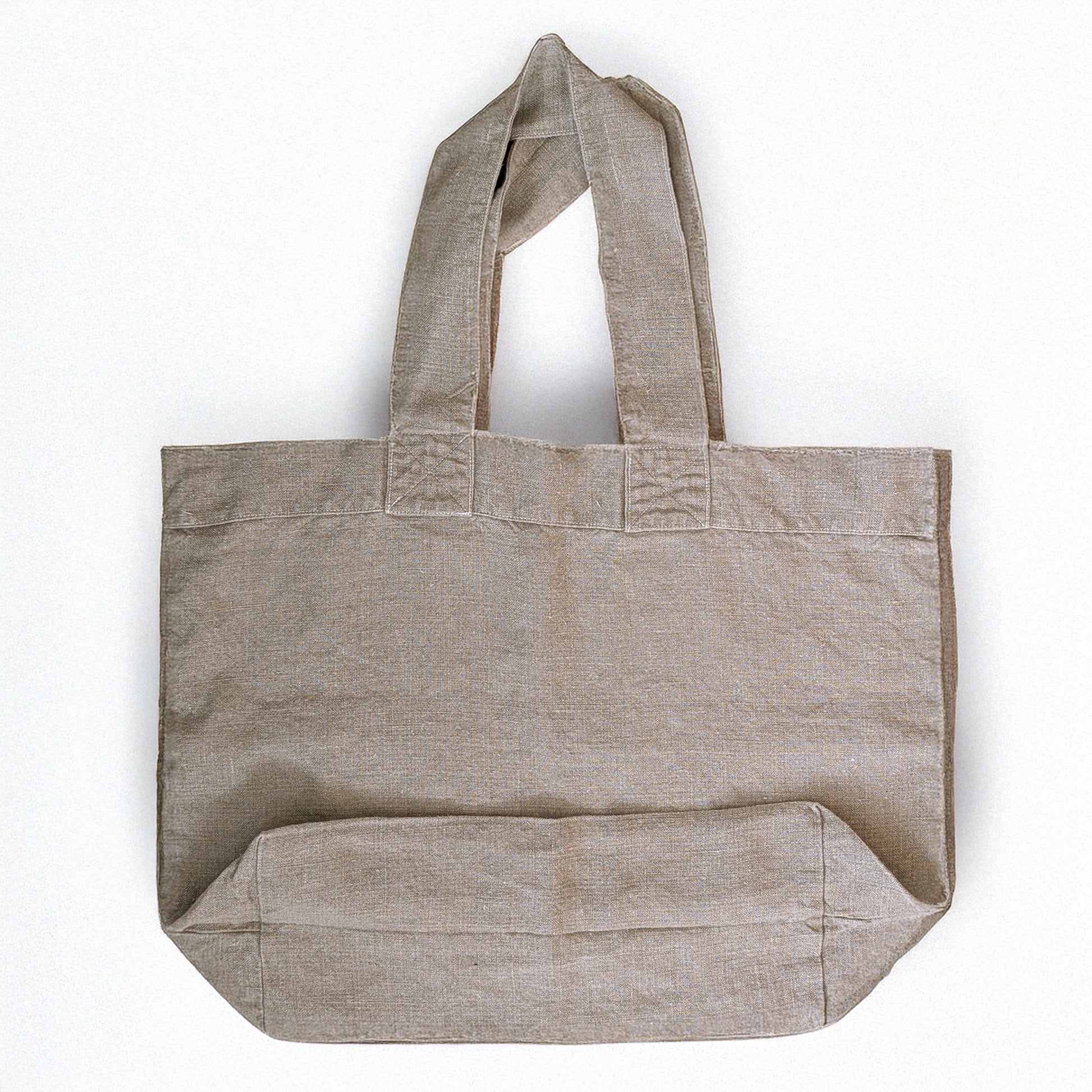 Charvet Éditions Escapade linen tote in Natural showing structured gusset base and wide bottom construction