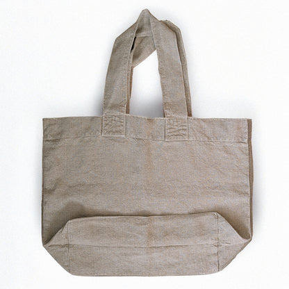 Charvet Éditions Escapade linen tote in Natural showing structured gusset base and wide bottom construction