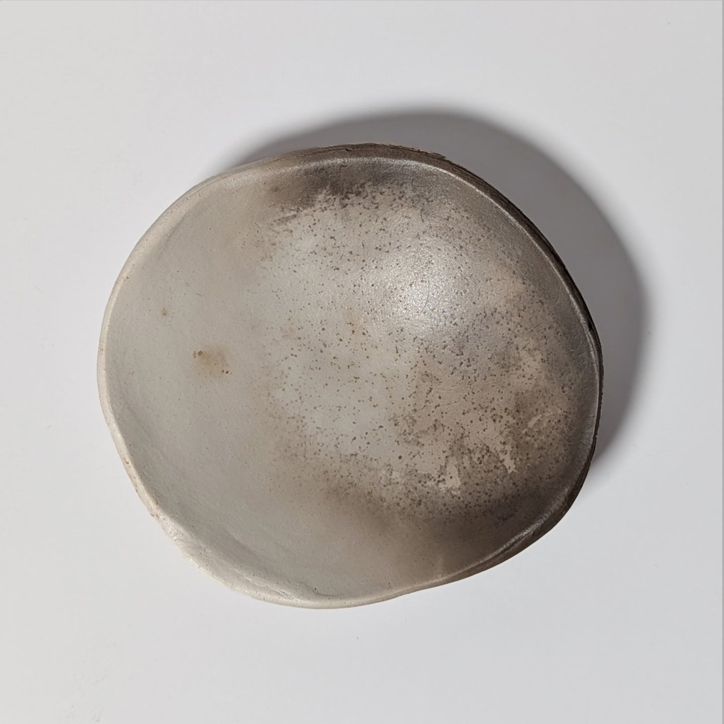 Smoke-fired White Earthenware Dish