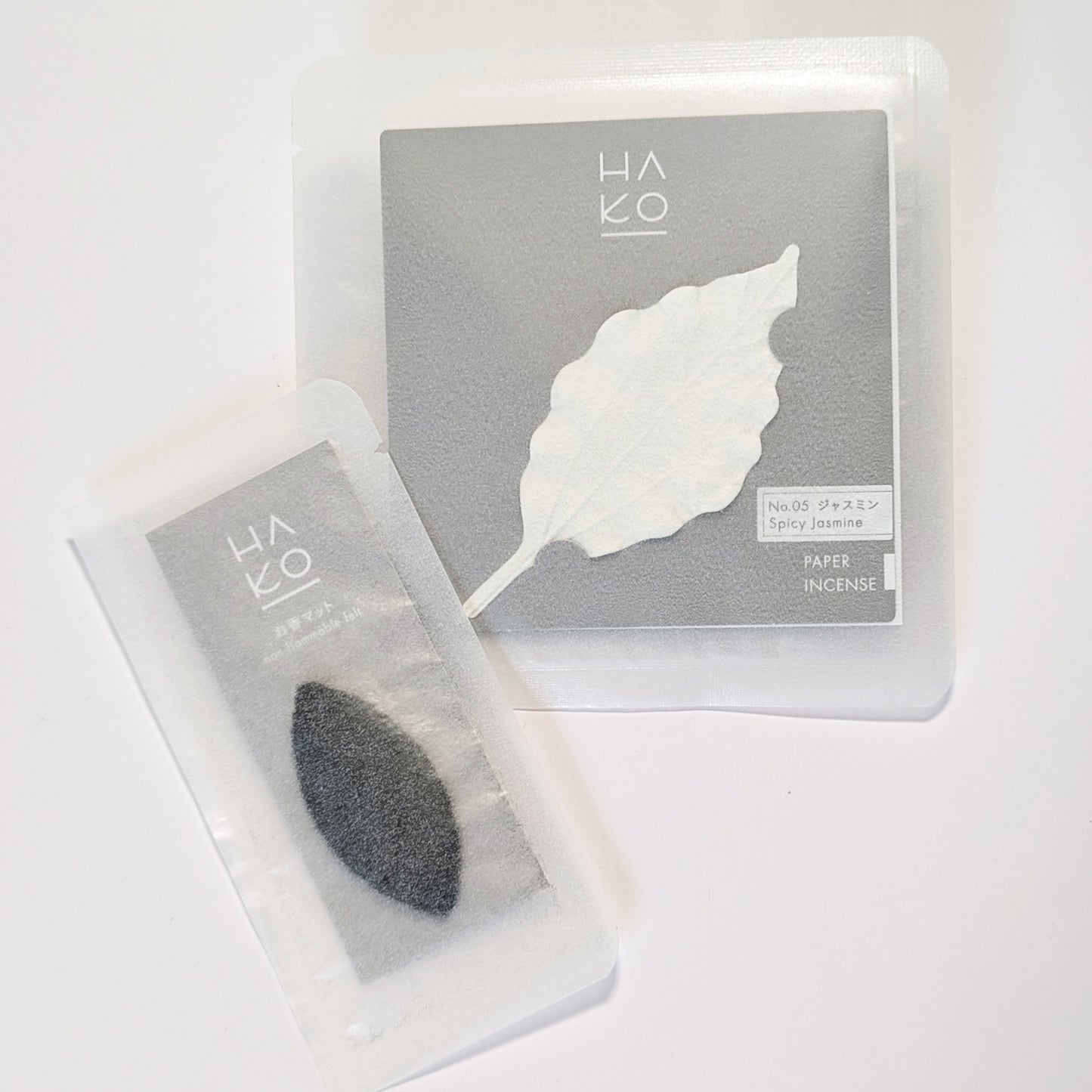HA KO Spicy Jasmine leaf incense with felt burner mat and packaging, Japanese paper incense set by Kunjudo